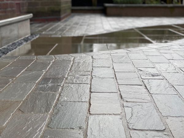 2 sizes of Kandla Grey sandstone setts against white background to show colour and relative size. Free UK delivery available.***