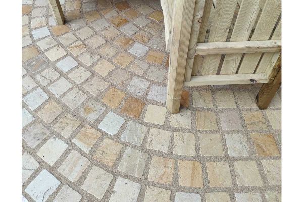 2 Mint Sandstone setts against white background, one measuring 200x100mm and the other 100x100mm, showing hand-cut edges.***